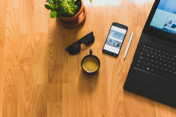 Quels sont les critères pour choisir un bon adaptateur USB-C vers HDMI pour une station de travail?